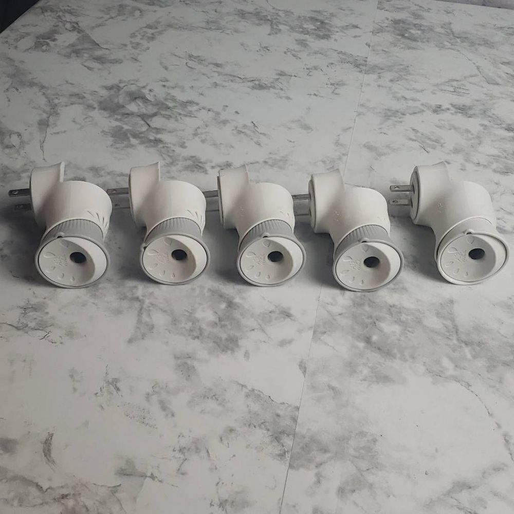 5 Preowned Airwick Plug Diffusers - Picture 6 of 12